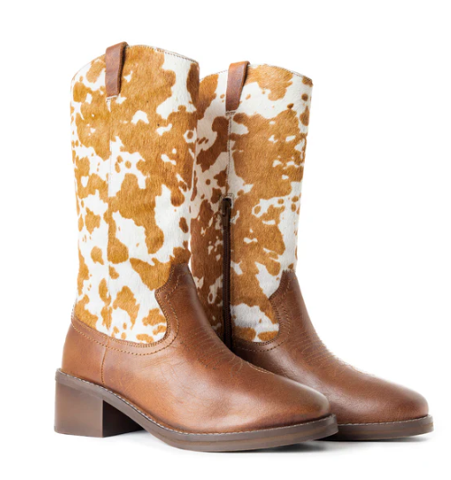 MYRA- Pointy Beige Boots in genuine leather with YKK zipper, ideal for walking.