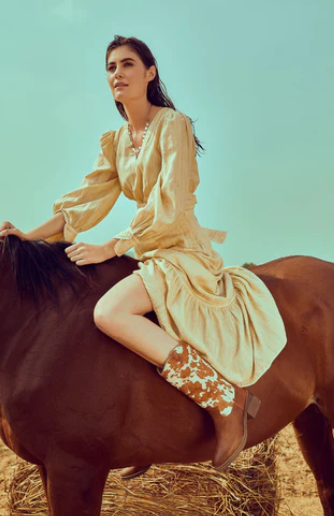 MYRA- Pointy Beige Boots