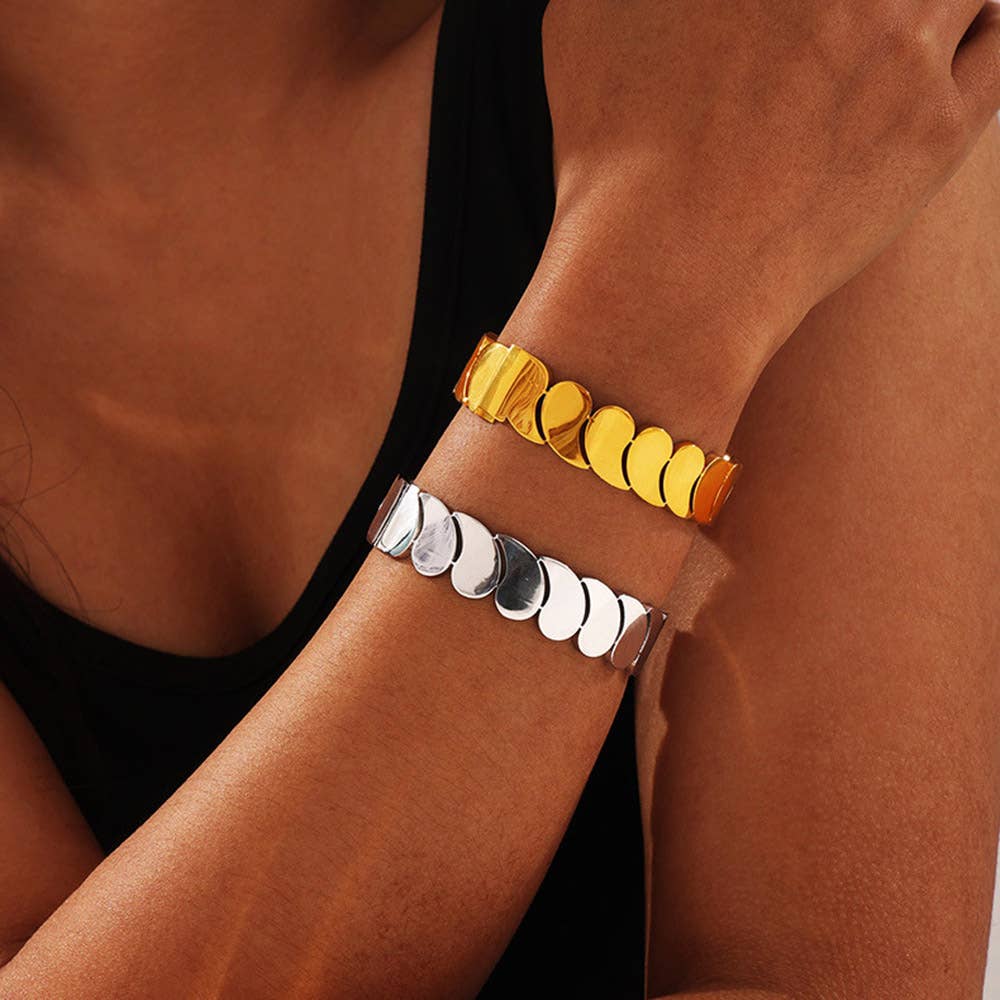 Water droplet splicing multi-layer titanium steel bracelet on woman's wrist.