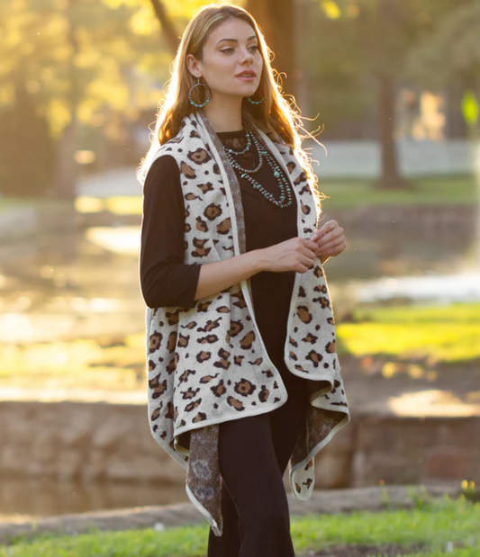 Cream leopard vest adds a trendy touch to any outfit.