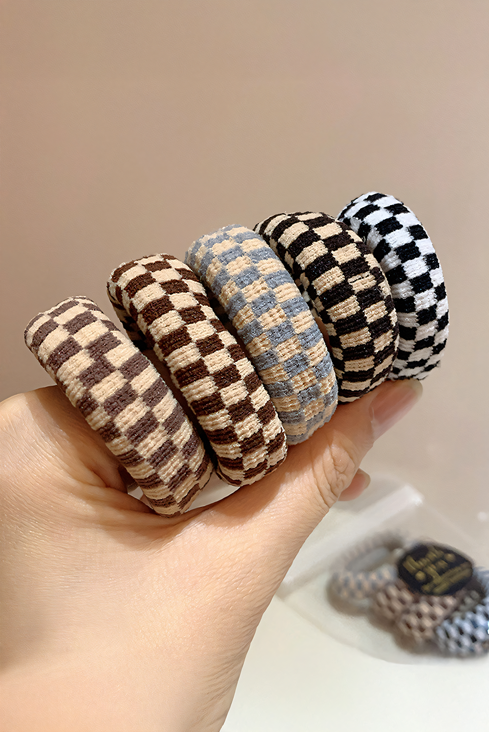 Checkered Print Hair Tie Set in neutral colors, 5pcs, trendy and versatile.